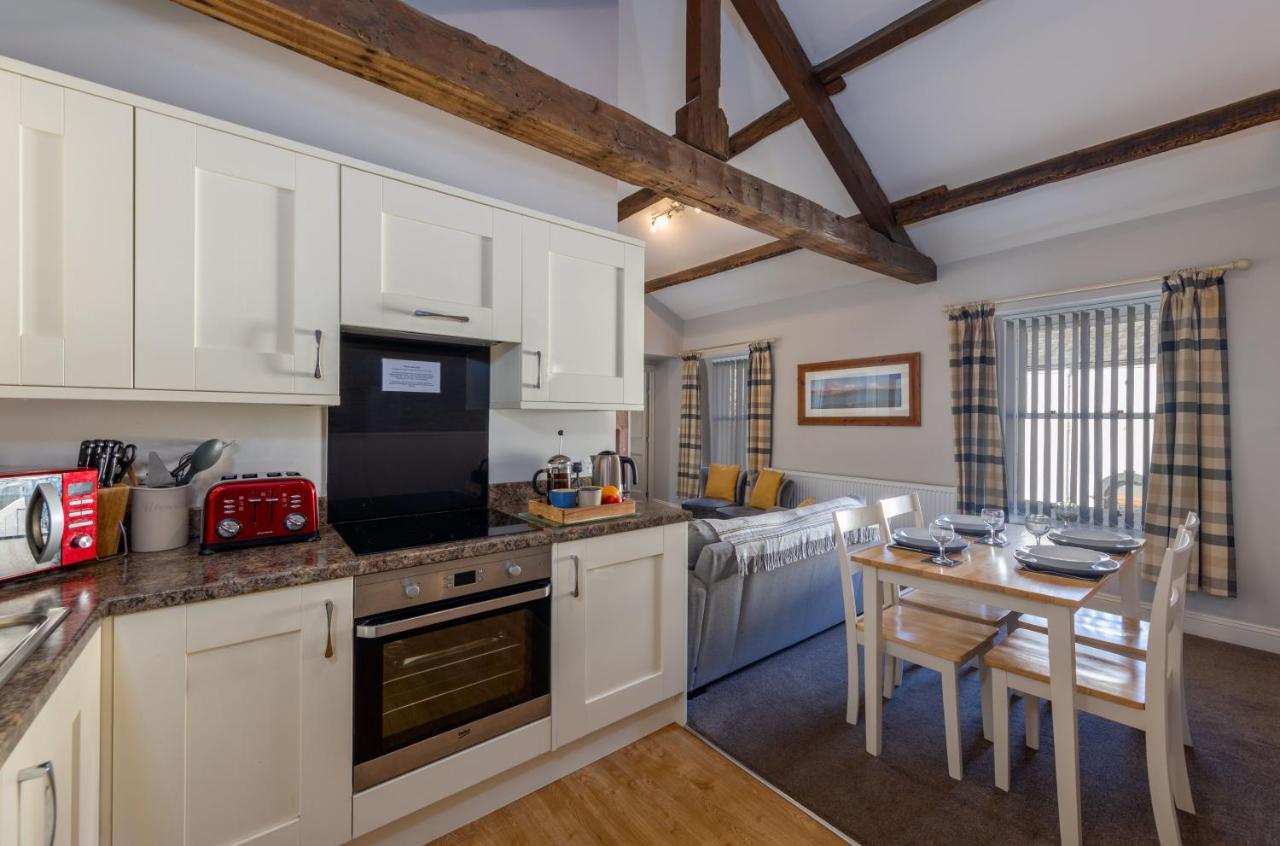 Brampton Holiday Homes - The Mews Apartment Екстериор снимка